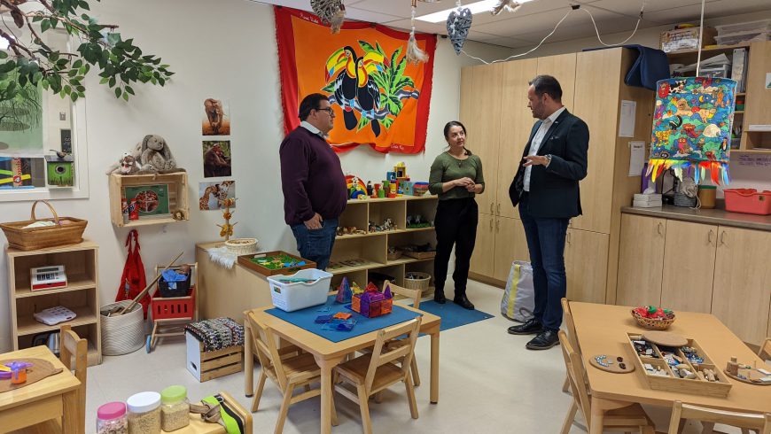 Le ministre de la Famille, M. Mathieu Lacombe, visite le CPE Joli-Cœur.